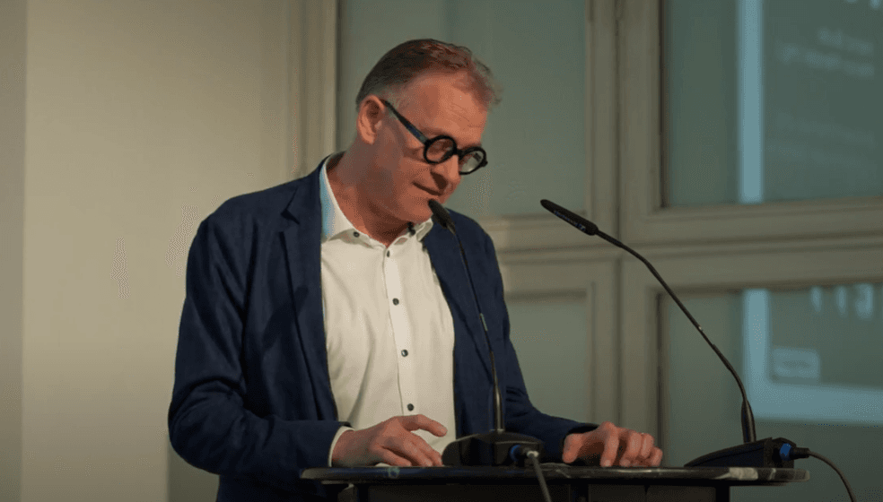 Kunst im Streit – Antisemitismus und postkoloniale Debatte auf der documenta 15